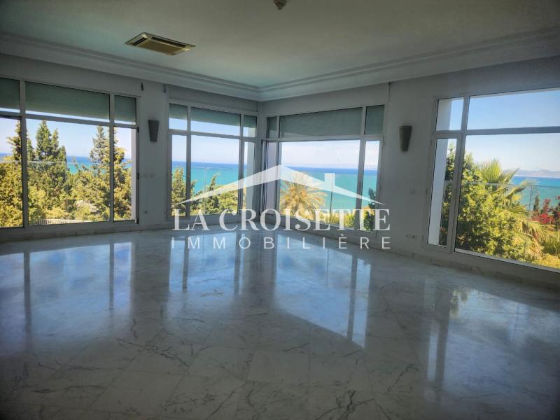 Villa S+4 vue sur mer avec piscine à Gammarth